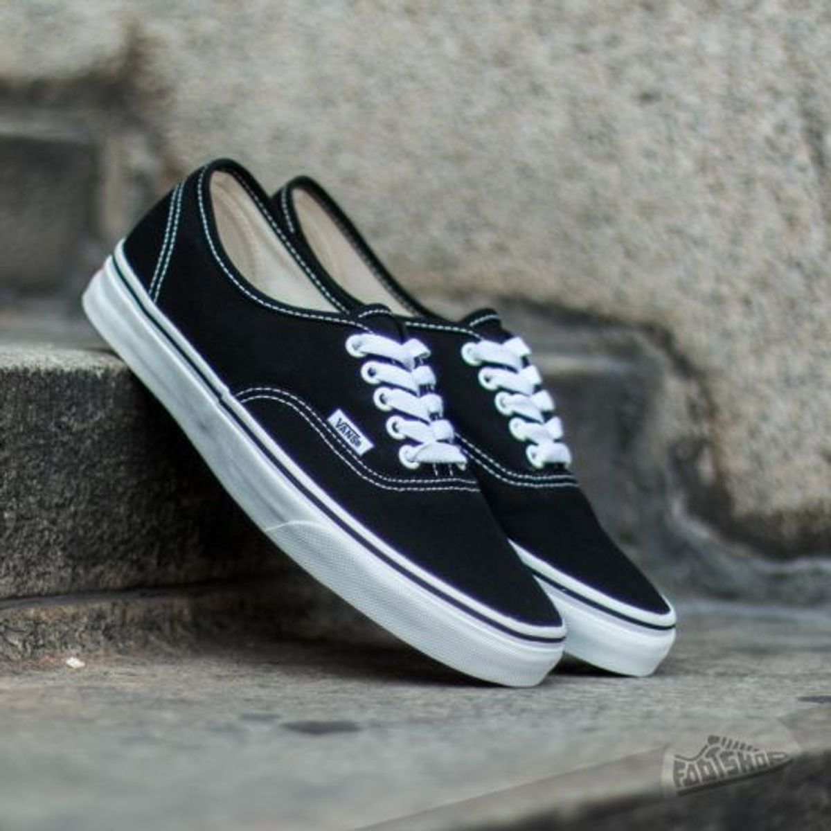 Tenis vans authentic preto 2024 promoção