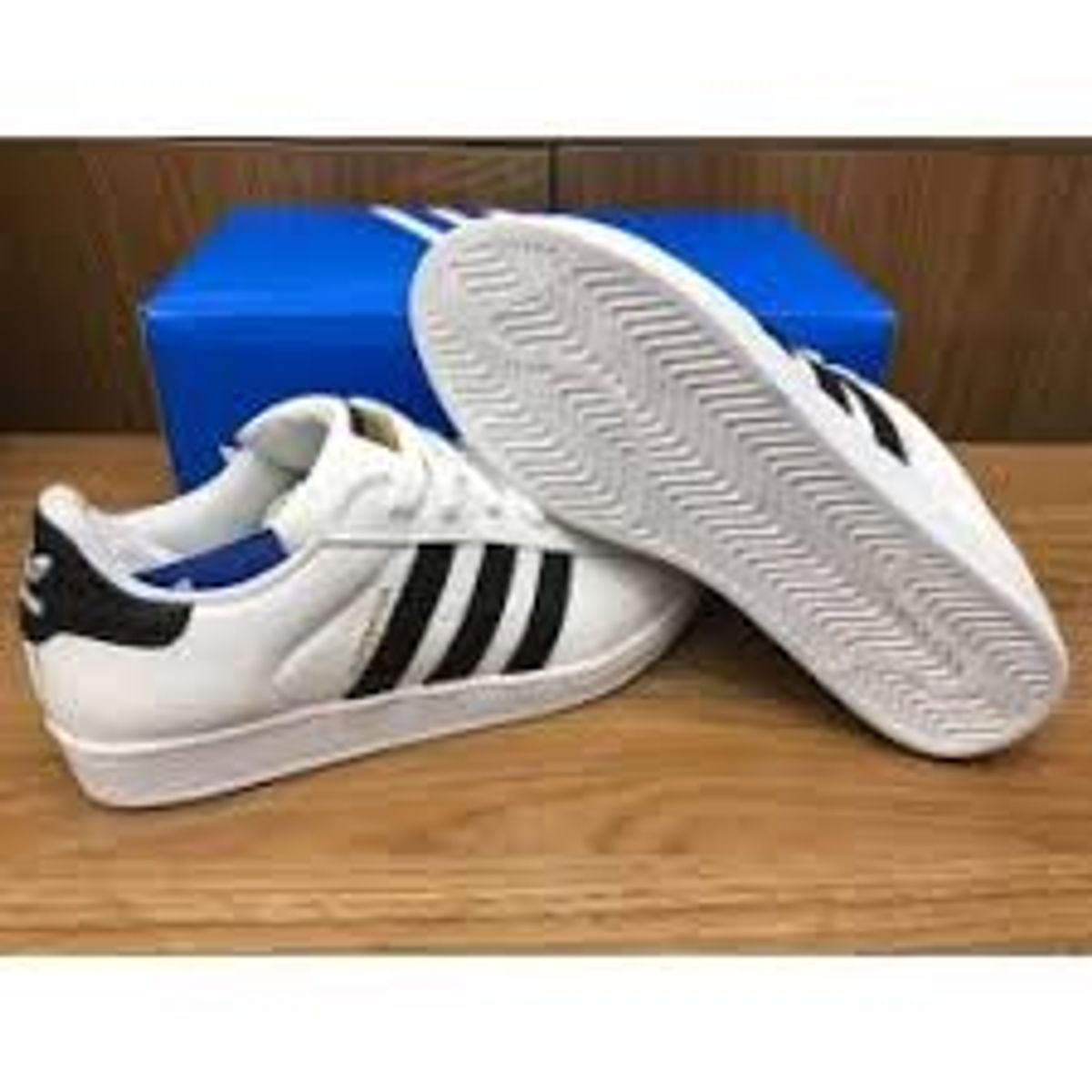 tenis adidas branco com listras pretas