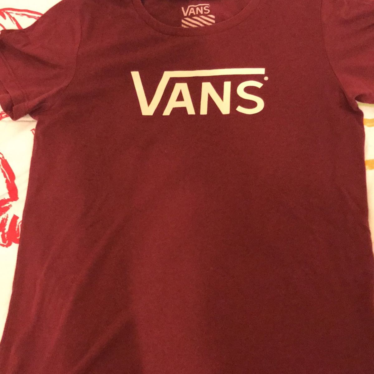 camiseta vans feminina vinho