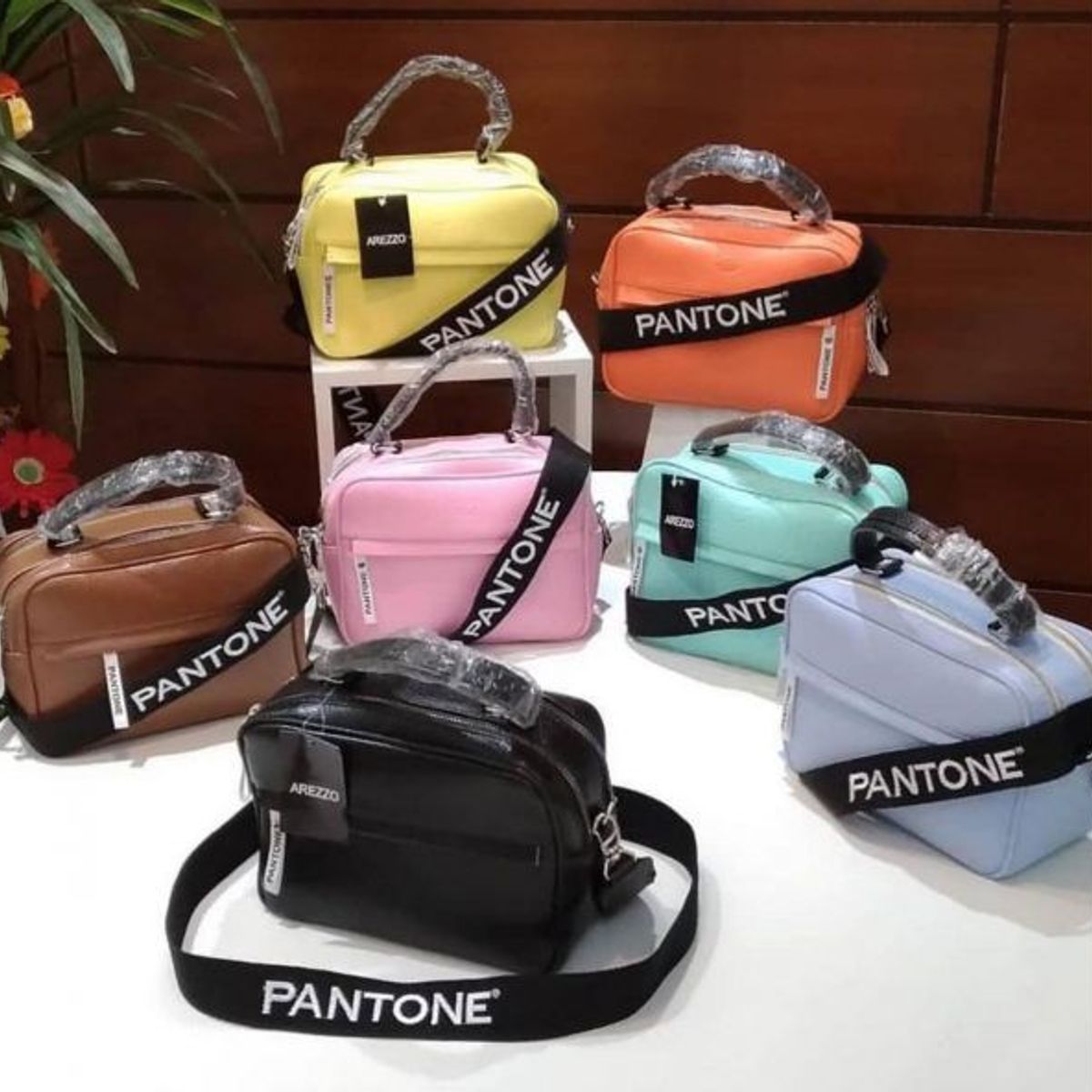 Bolsa Arezzo Pantone Bolsa de Ombro Feminina Arezzo Pantone Nunca Usado 39505384 enjoei