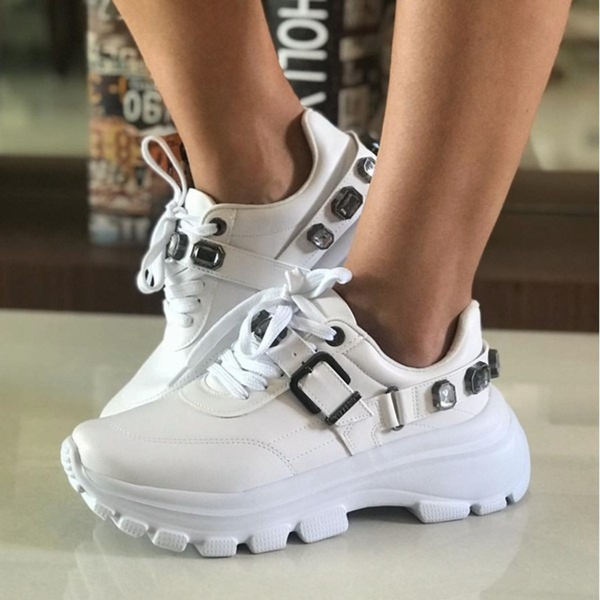 tênis vizzano lettering branco