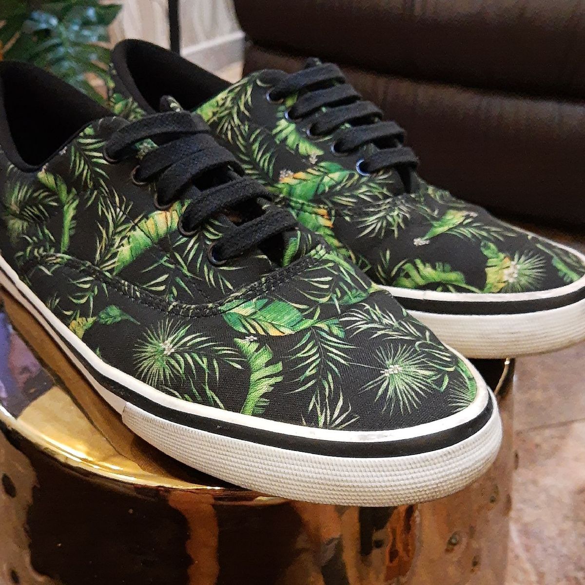 tênis florido masculino