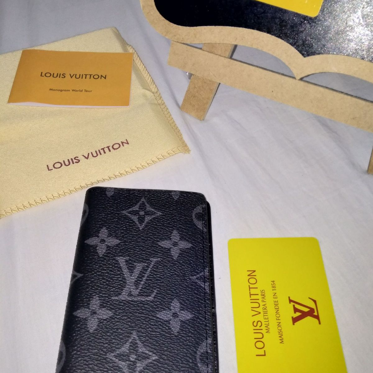 Carteira Louis Vuitton masculina, porta cartões CNH documentos em Geral. -  Corre Que Ta Baratinho