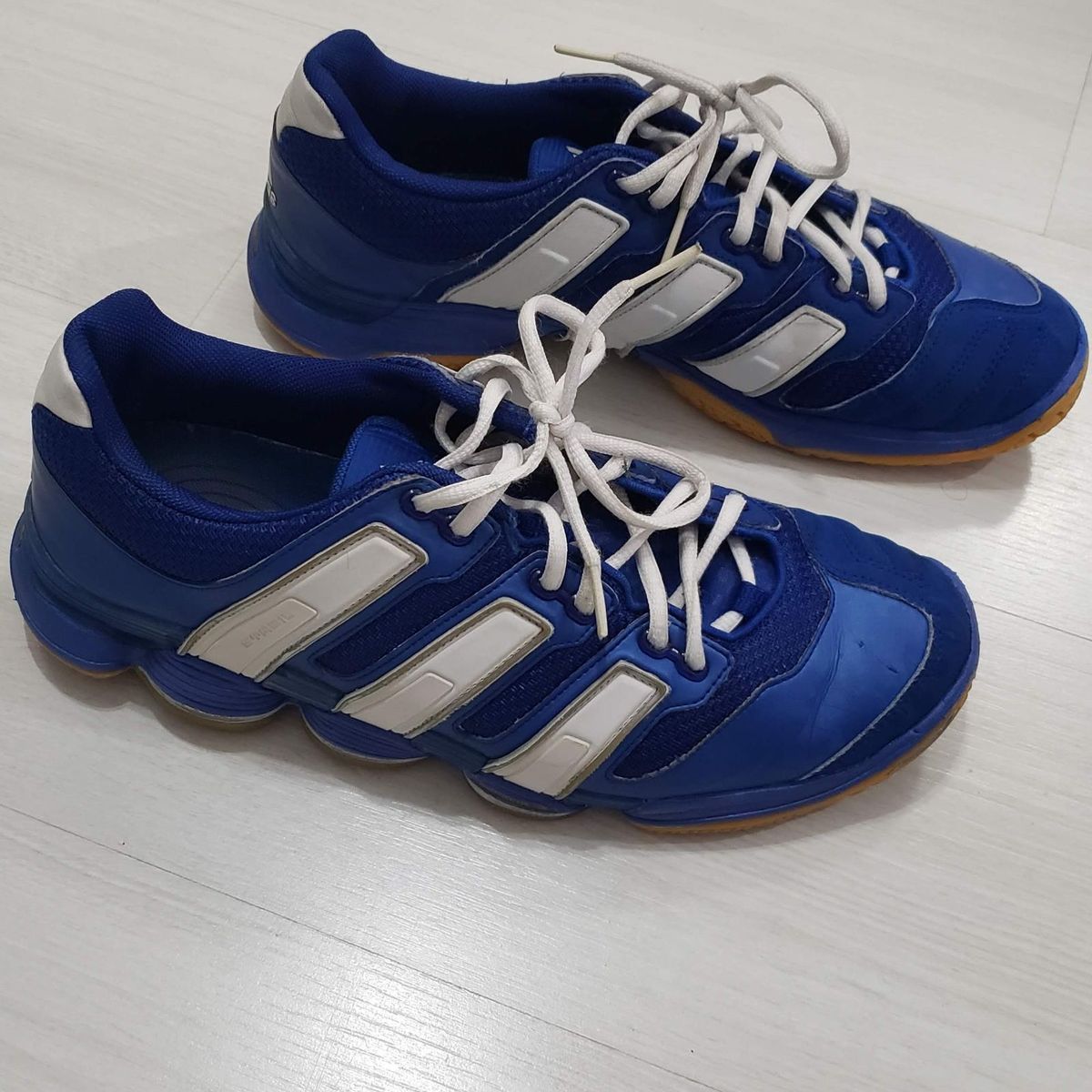 Tenis de handebol sales adidas stabil