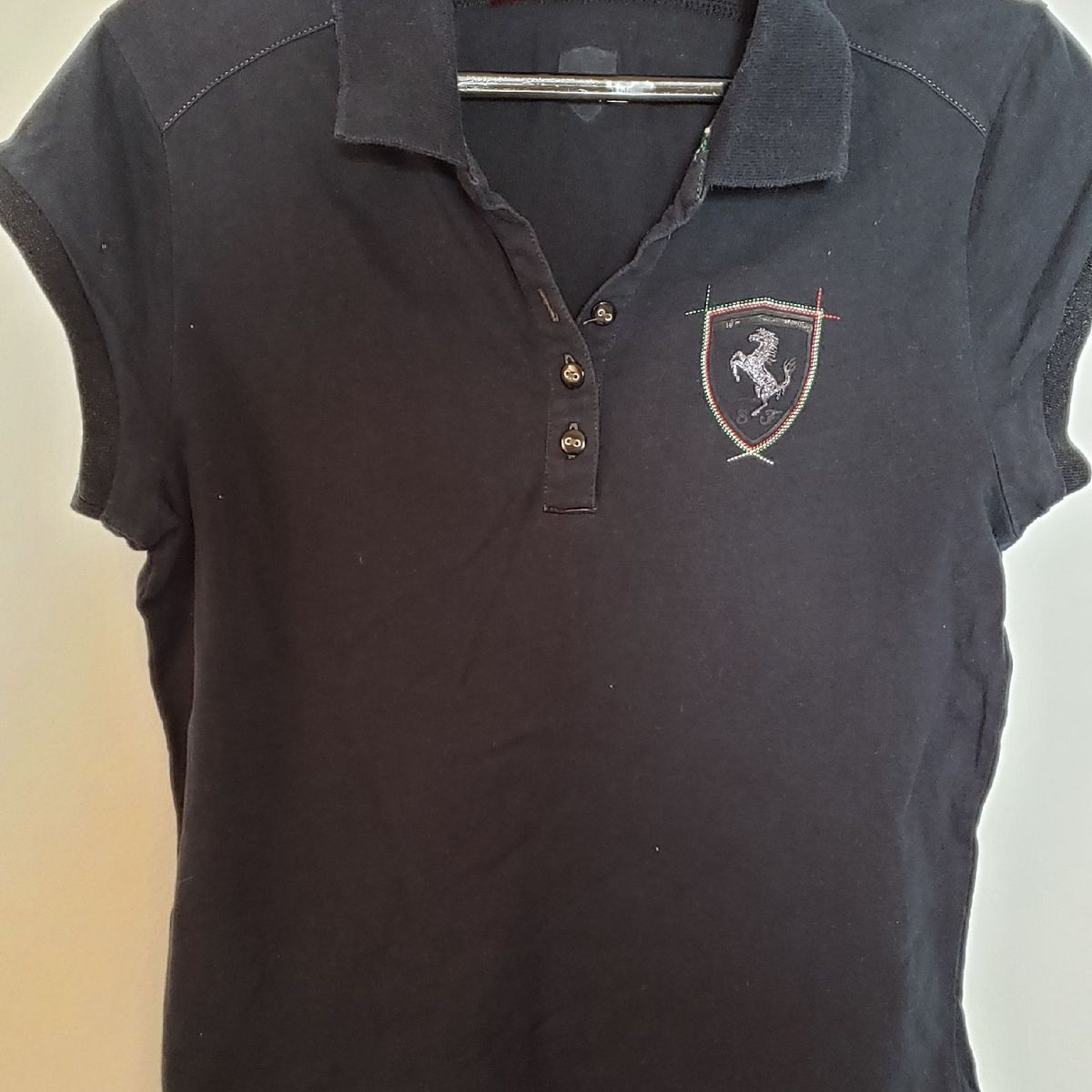 camisa polo ferrari feminina