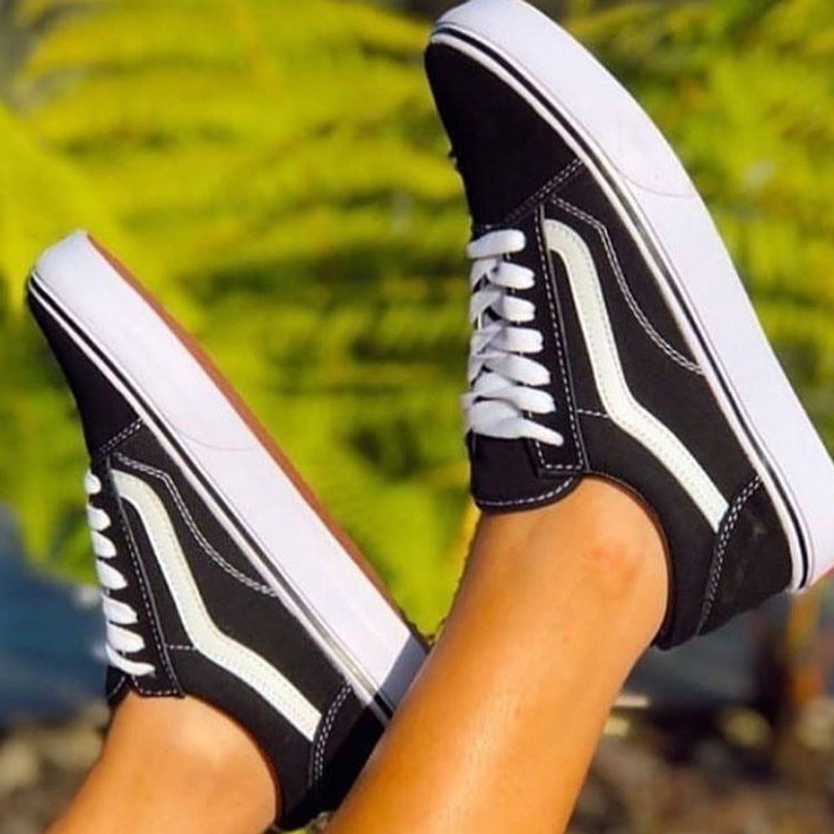 vans preto com sola branca