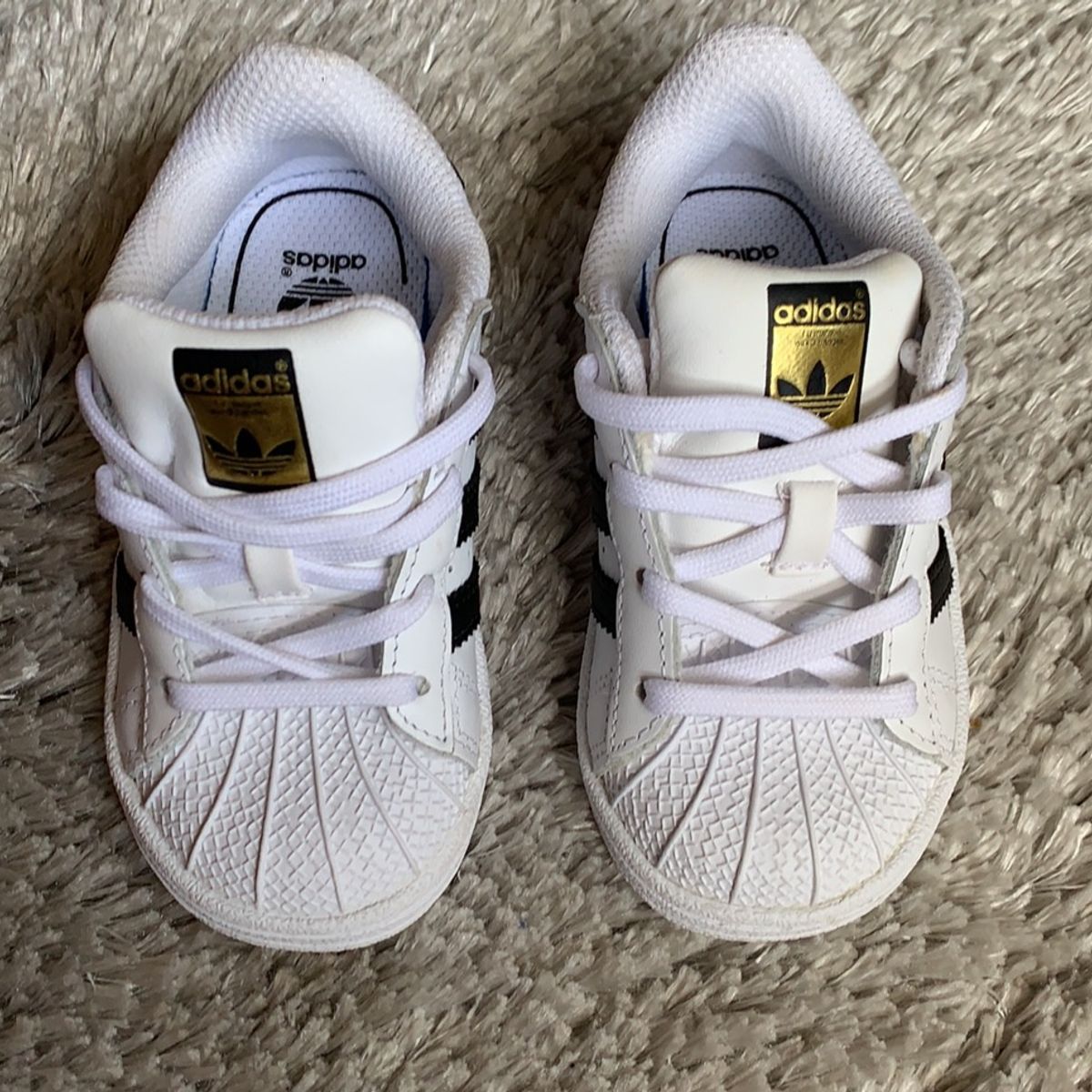 tenis adidas faixa preta