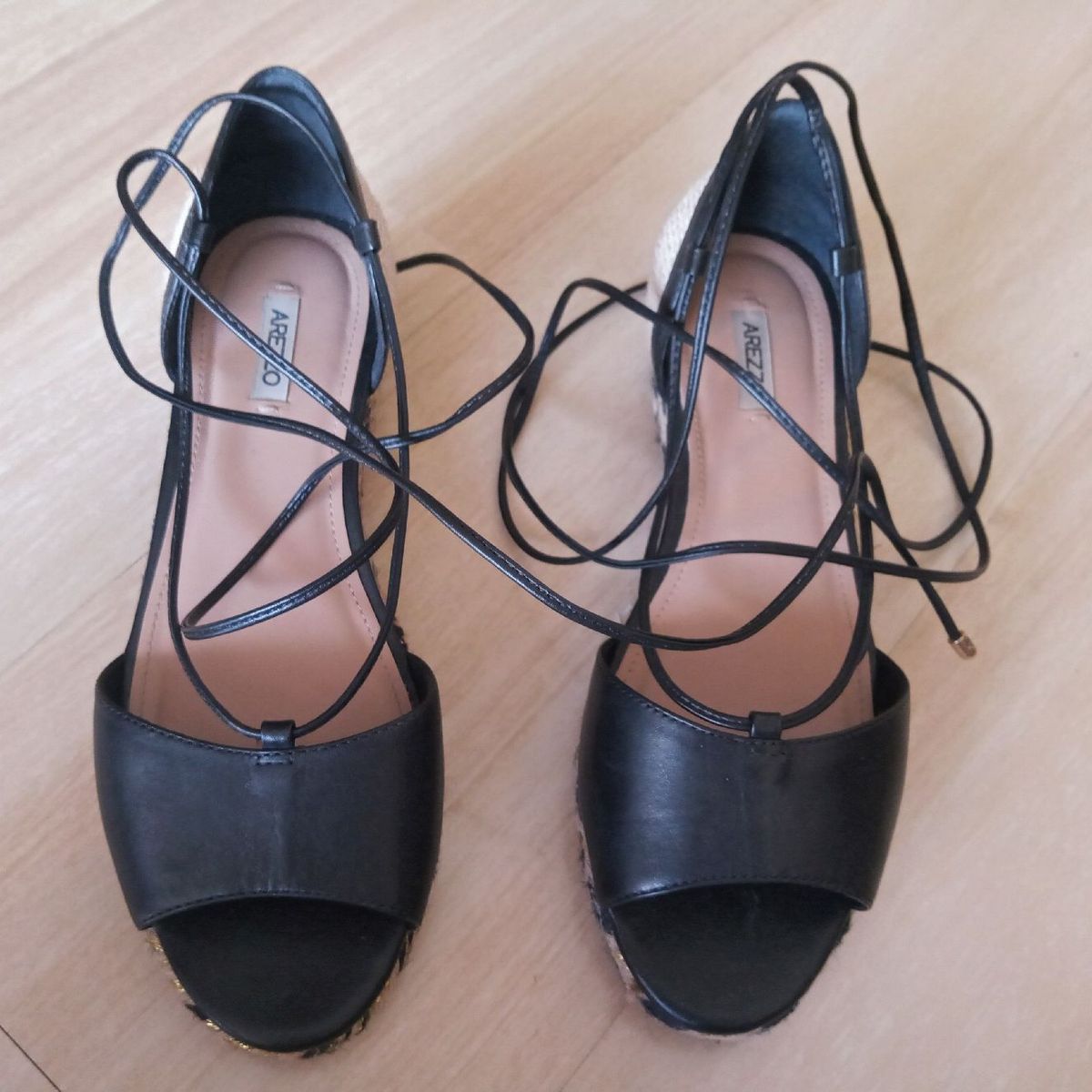 sandalia arezzo trançada