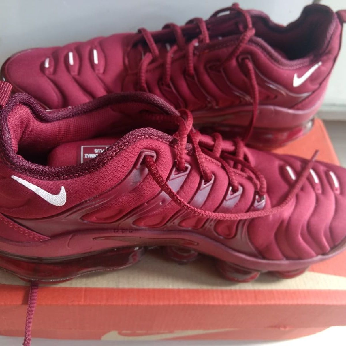 vapormax vermelho vinho