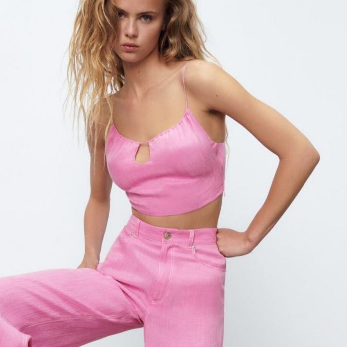 Cansada de roupas cor de rosa, garota resolve ser modelo da Zara