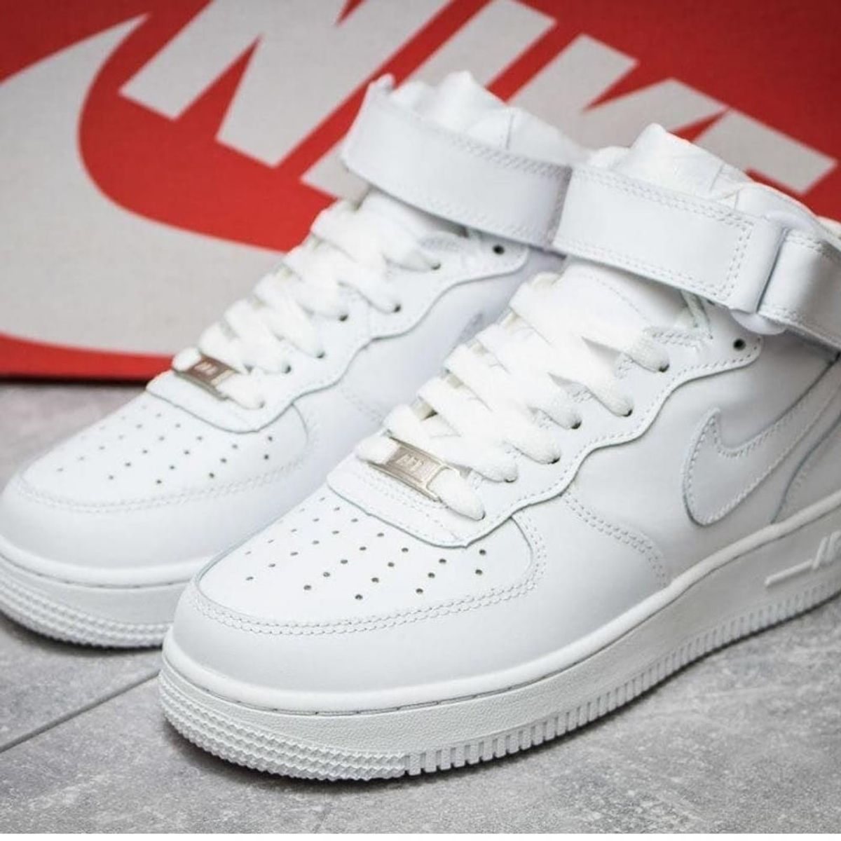 tênis nike cano alto branco