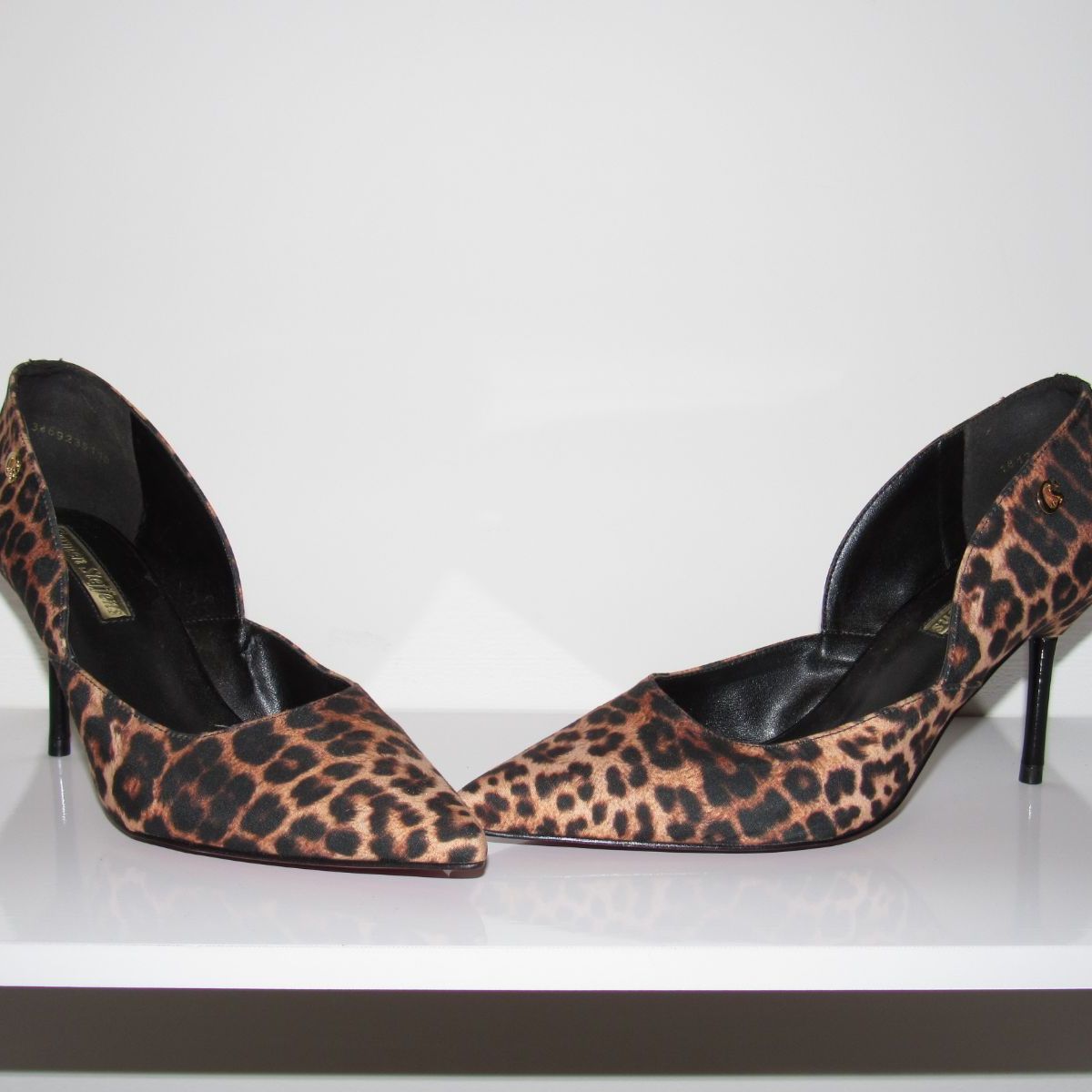 scarpin onça carmen steffens