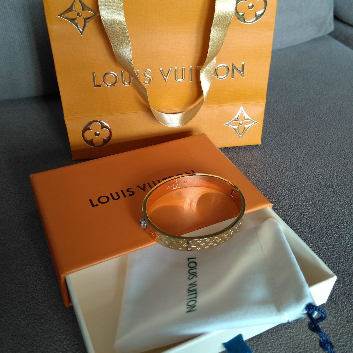 Pulseira Lv Insp em Aço Inoxidável Dourado | Bijuteria Feminina Louis  Vuitton Nunca Usado 77994395 | enjoei