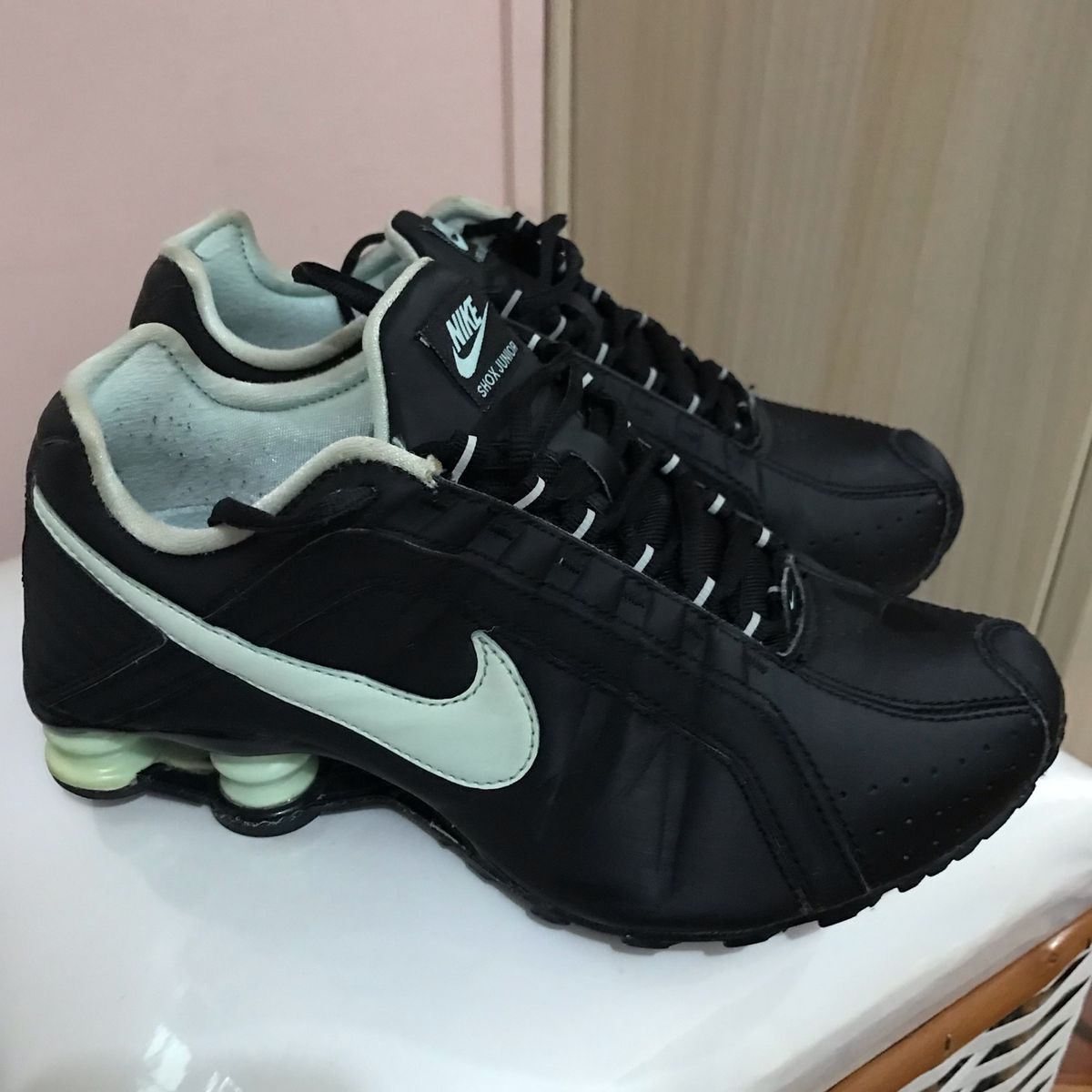 Nike shox 2024 junior preto