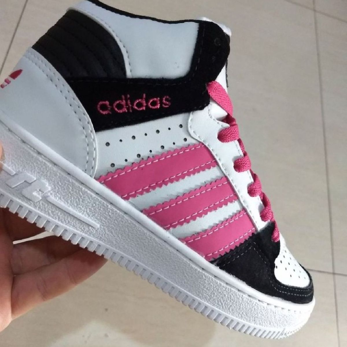 tenis botinha da adidas