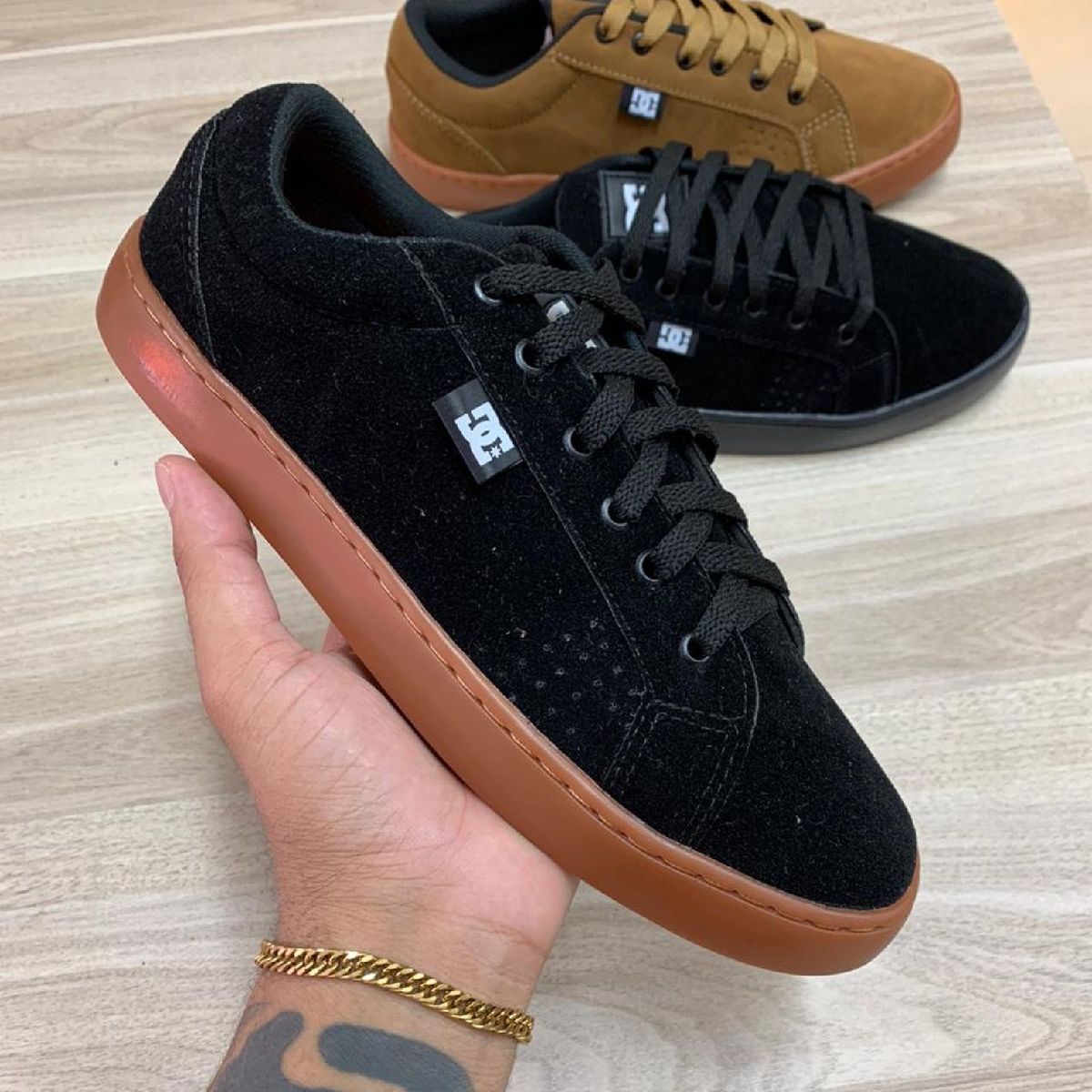 dc preto com caramelo