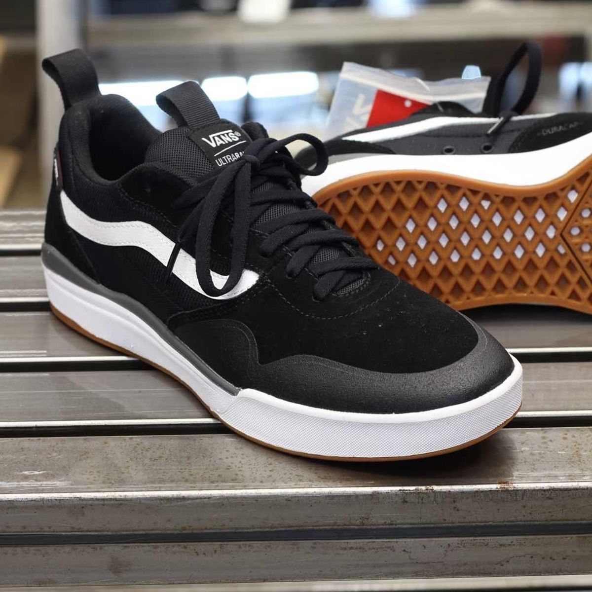 tênis vans ultrarange rapidweld preto e branco