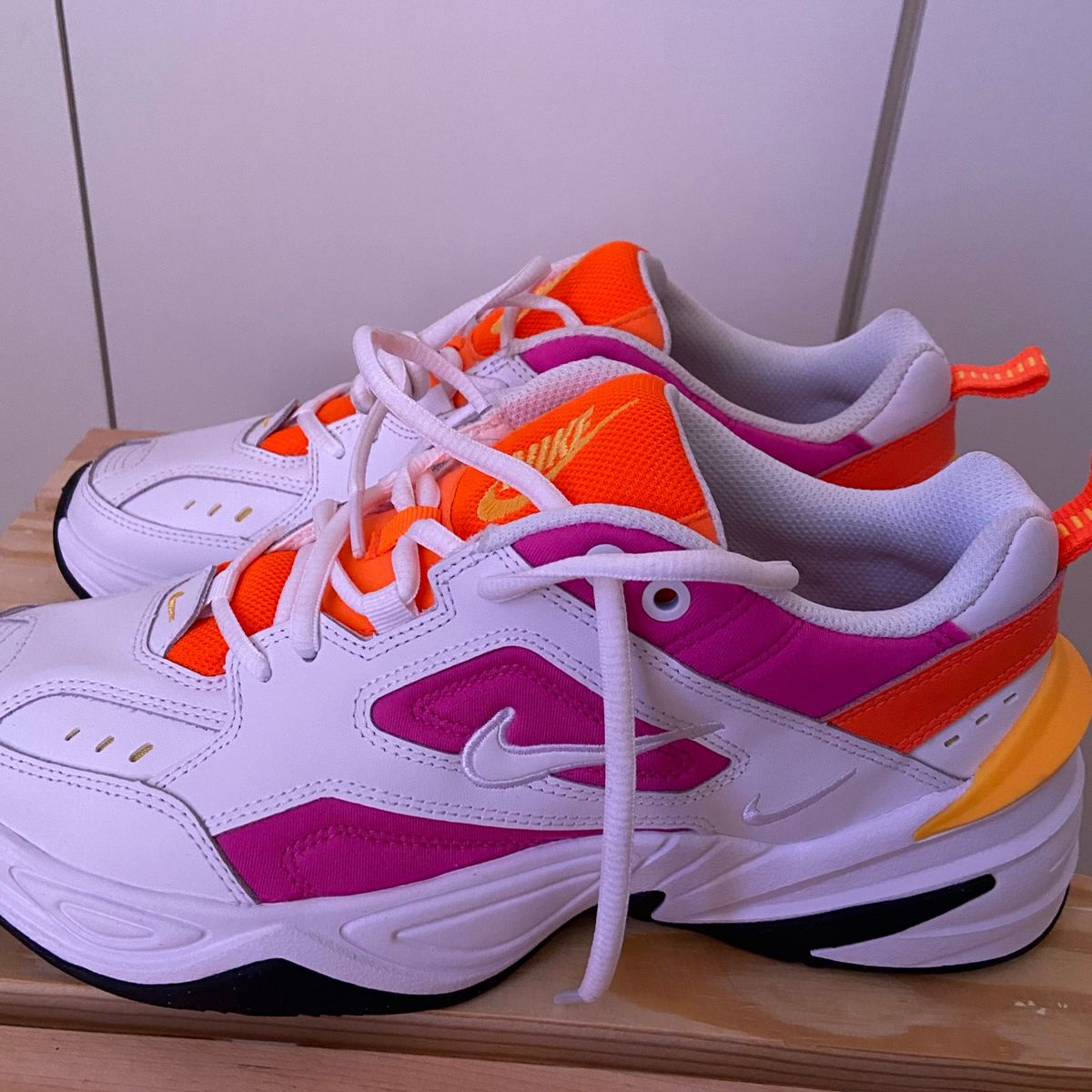 tenis nike rosa fluorescente