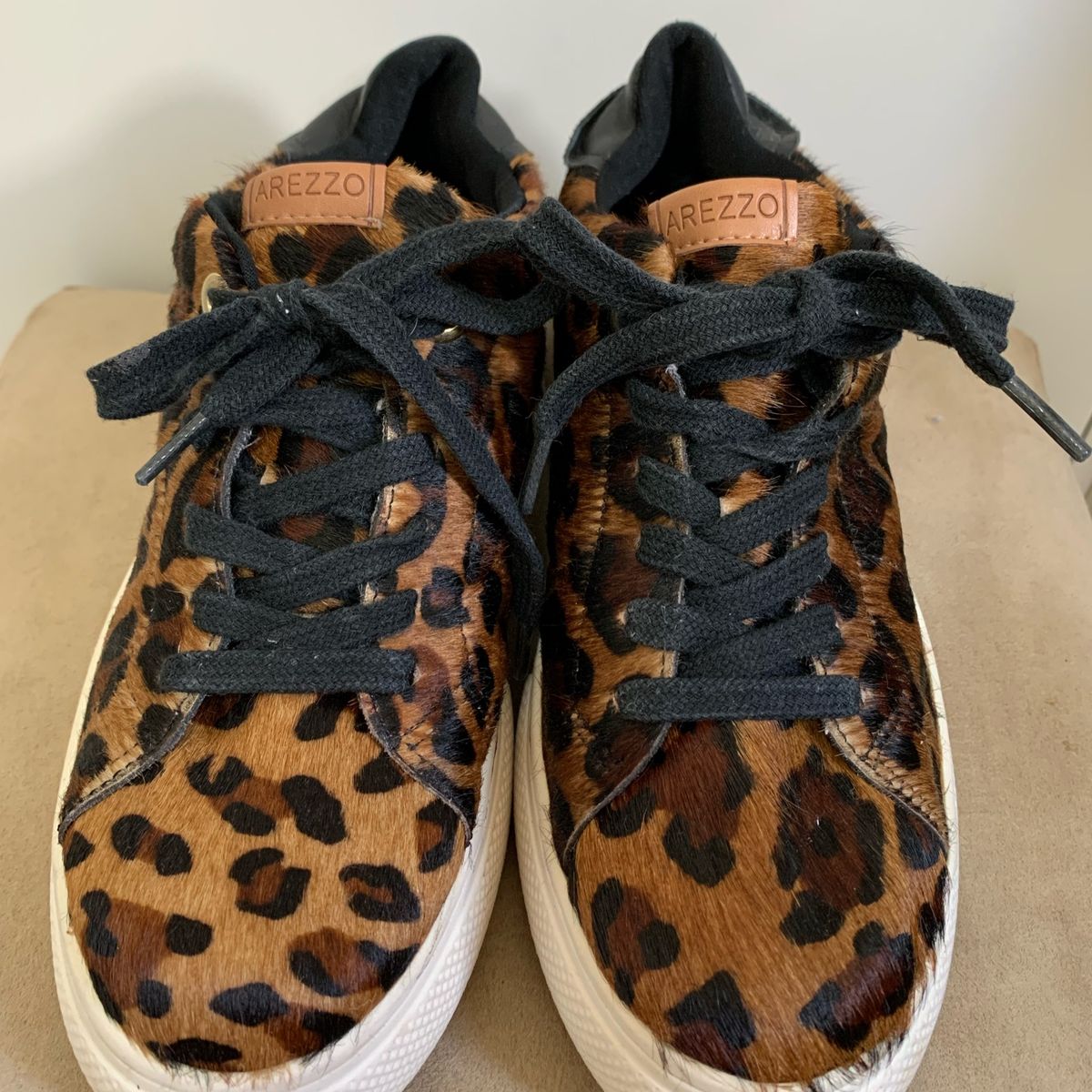 tenis animal print arezzo