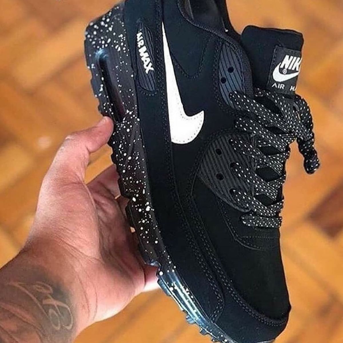 Air max 90 preto com sale bolinhas brancas