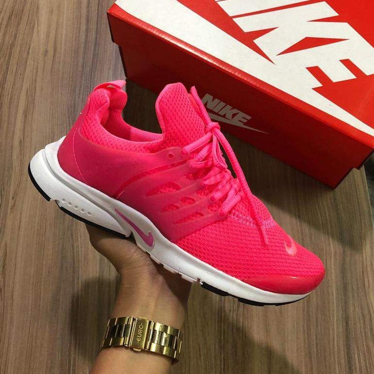 tenis nike rosa chock