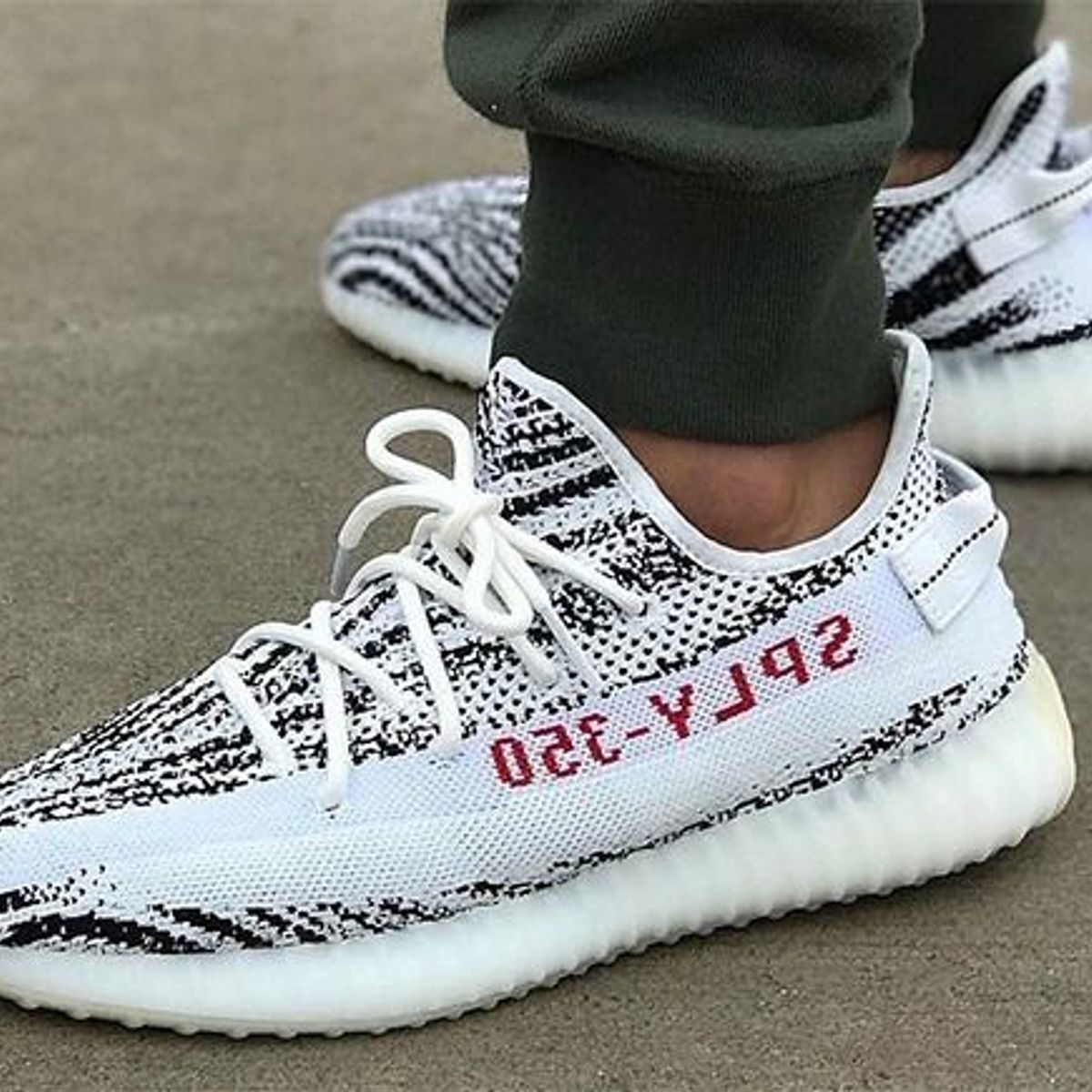 Tênis Adidas Yeezy Boost Sply 350 V2 Branco C/ Listras Preta(Tam42) -  Promoção Imperdível! | Tênis Feminino Adidas Nunca Usado 41345955 | enjoei