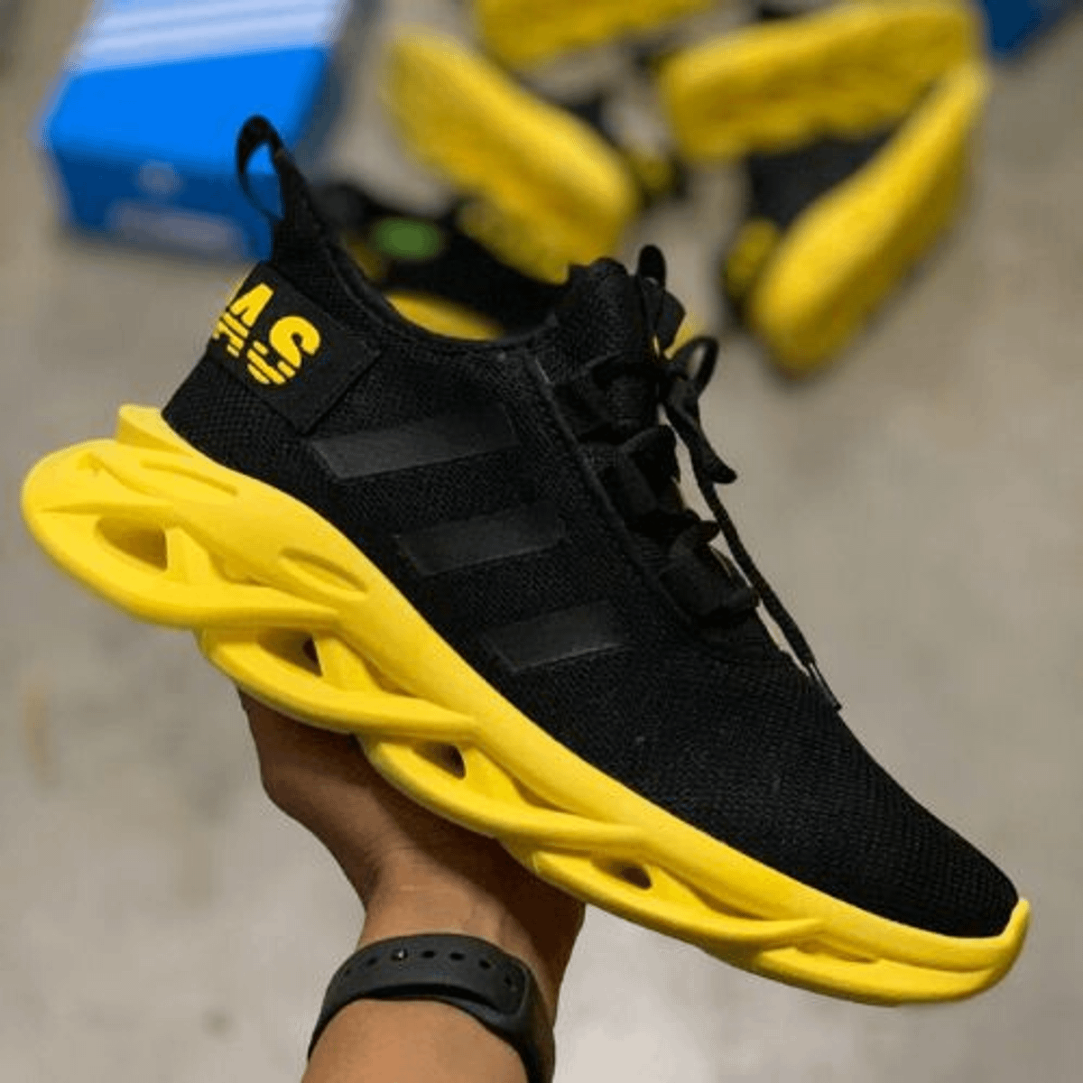 Adidas sales yeezy amarelo