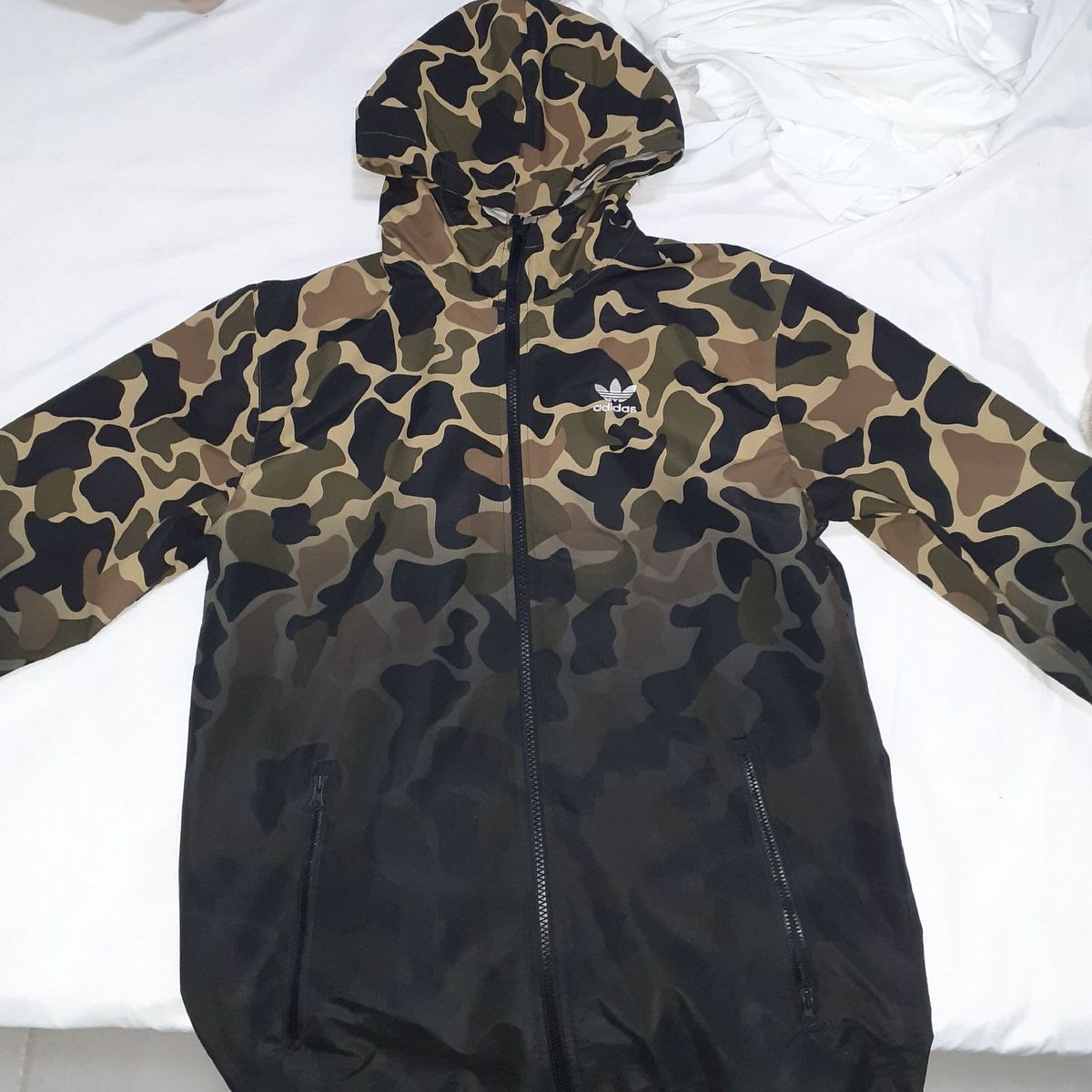 casaco corta vento adidas camuflado