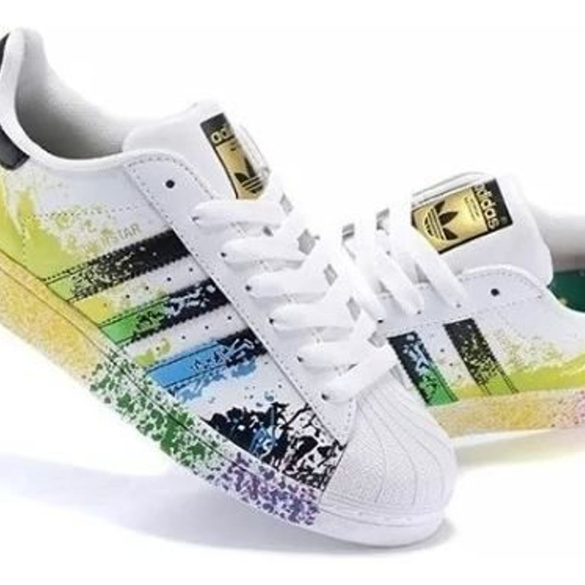 tenis da adidas colorido
