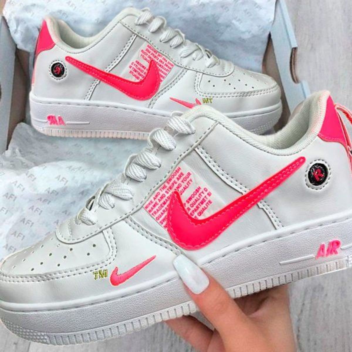 tênis nike air force rosa