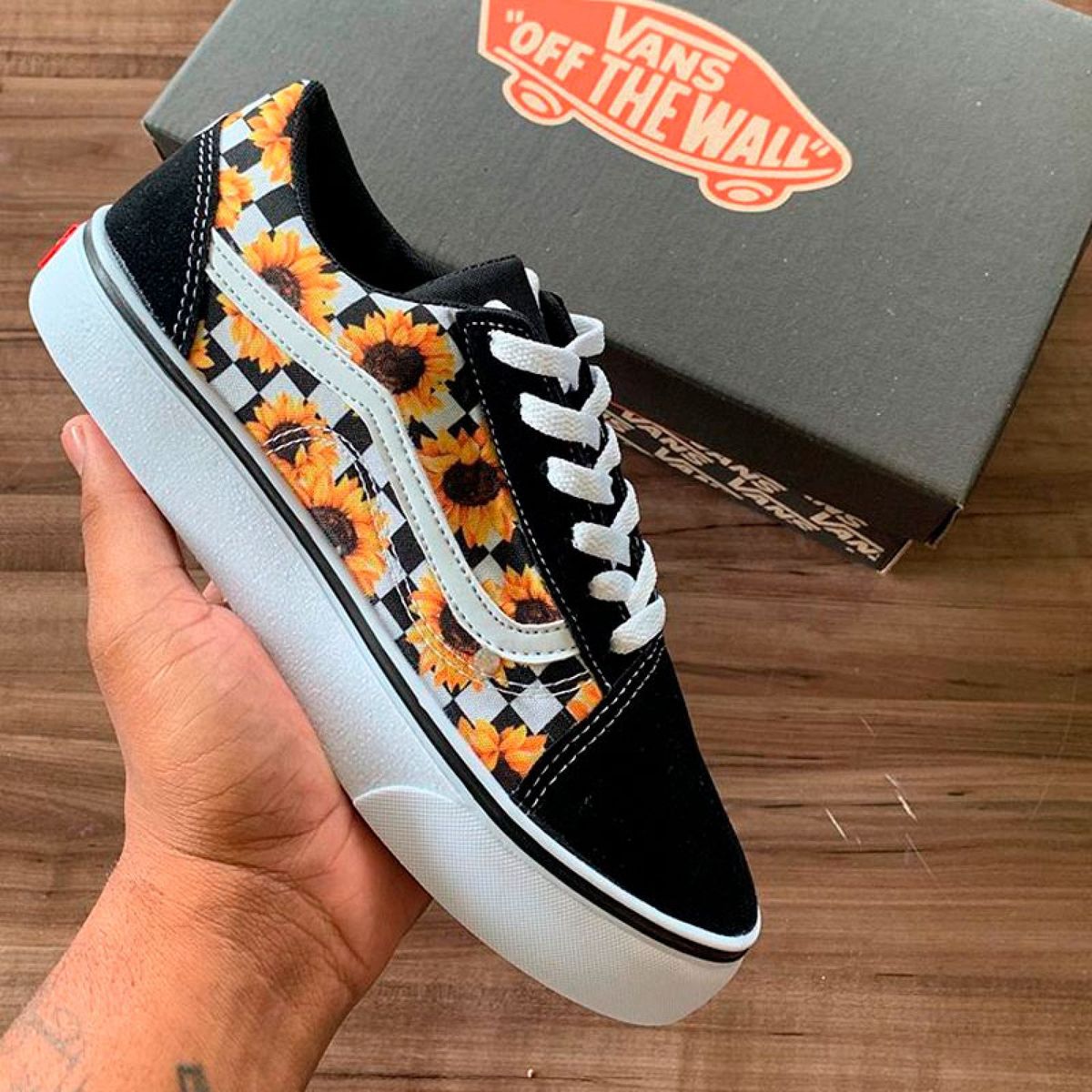 tenis vans amarelo e preto