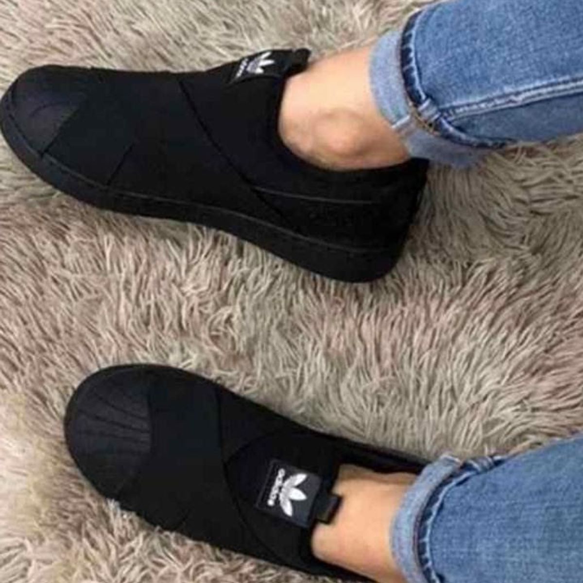 tenis totalmente preto feminino