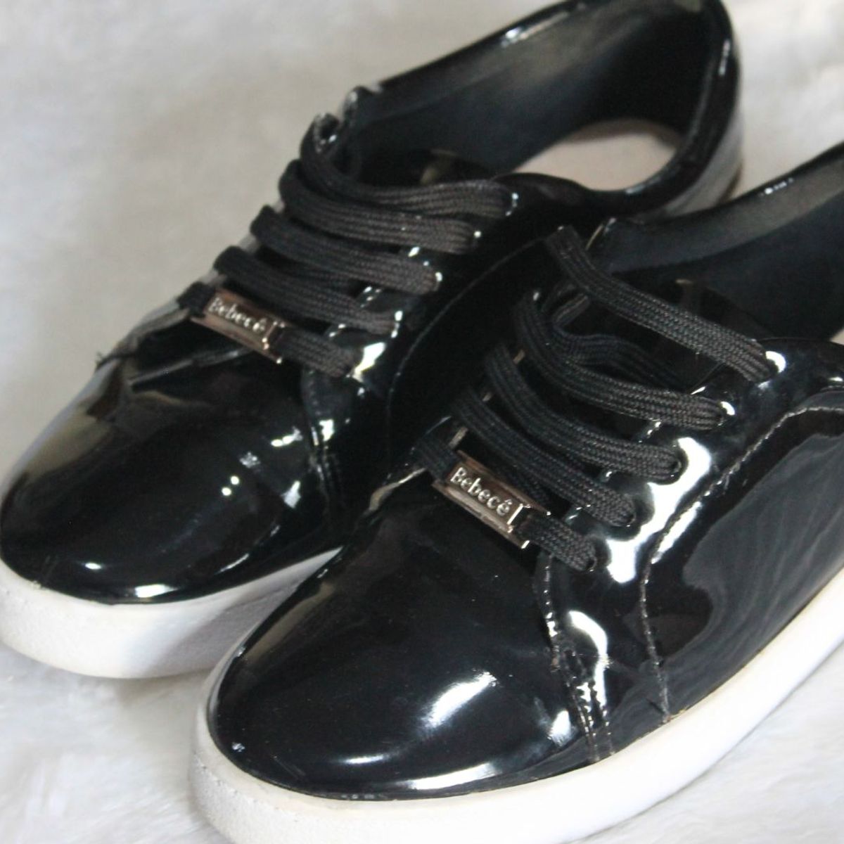 tenis bebece preto verniz