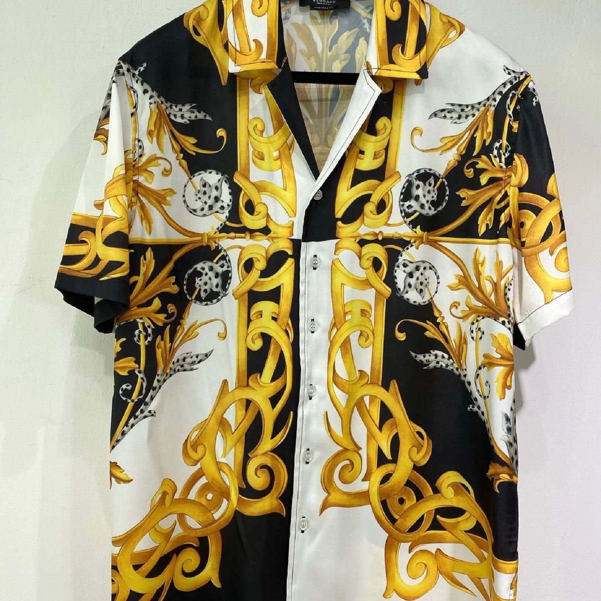 Camisa Versace Barroca Importada de Luxo Amarela Dourada Logo Camisa Masculina Versace Nunca Usado 46217533 enjoei