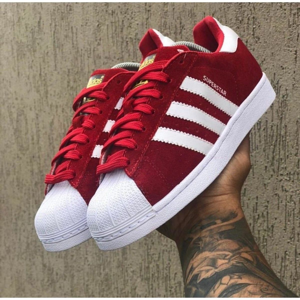 tenis adidas superstar vermelho camurça