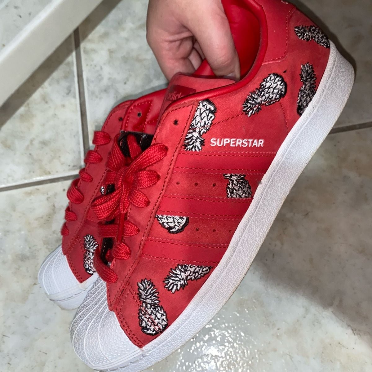 adidas superstar vermelho com abacaxi