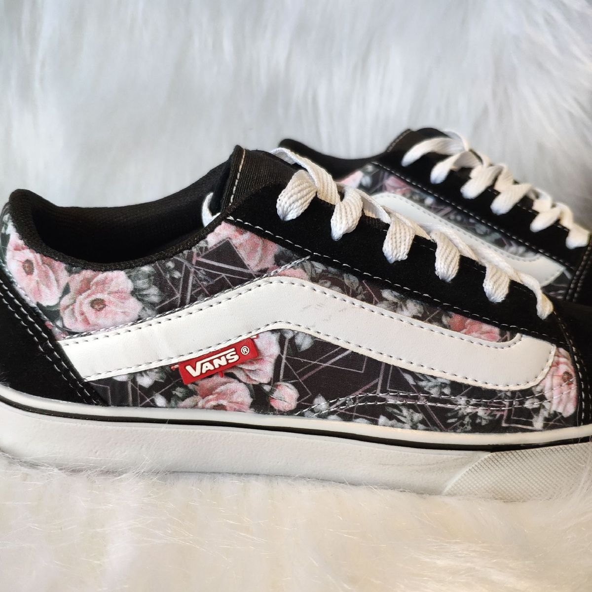 tenis vans preto flor