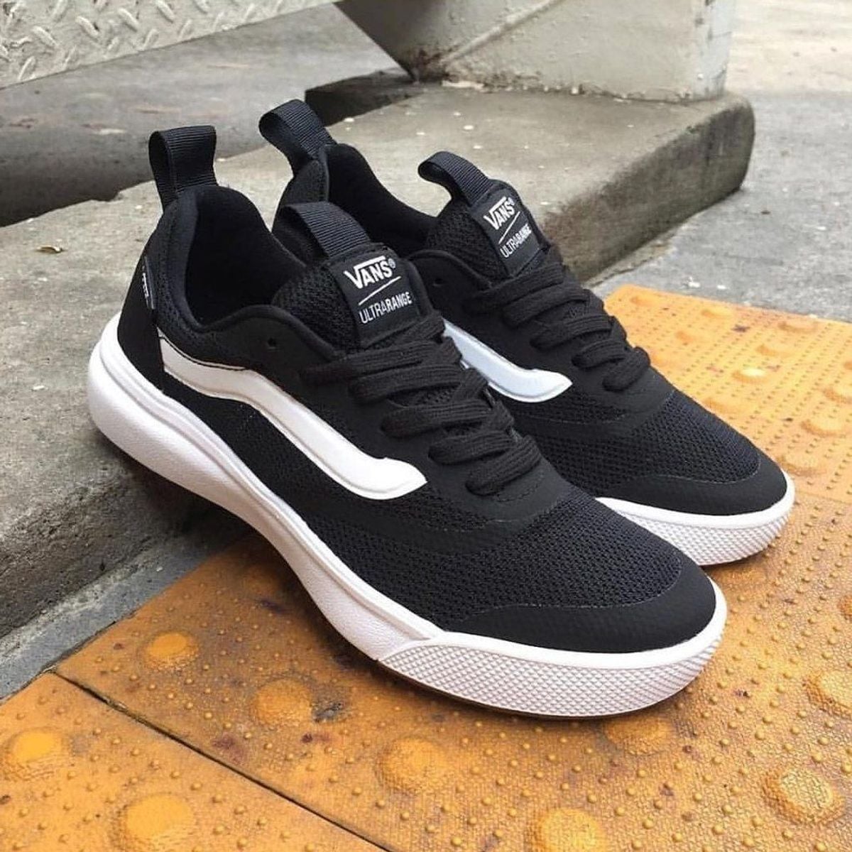 vans ultrarange preto e branco