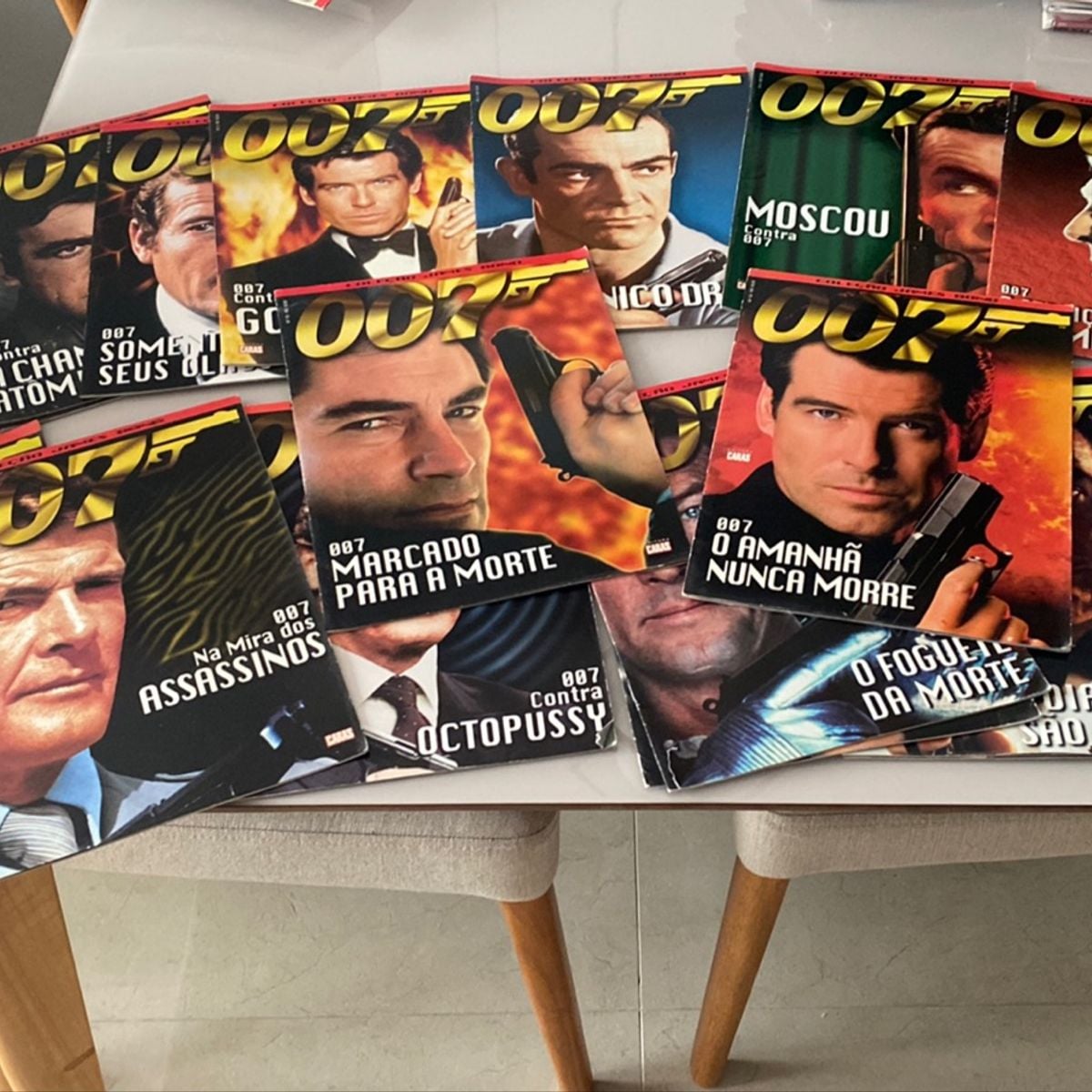 Coleção Revistas 007 James Bond | Livro Caras Usado 79362519 | enjoei