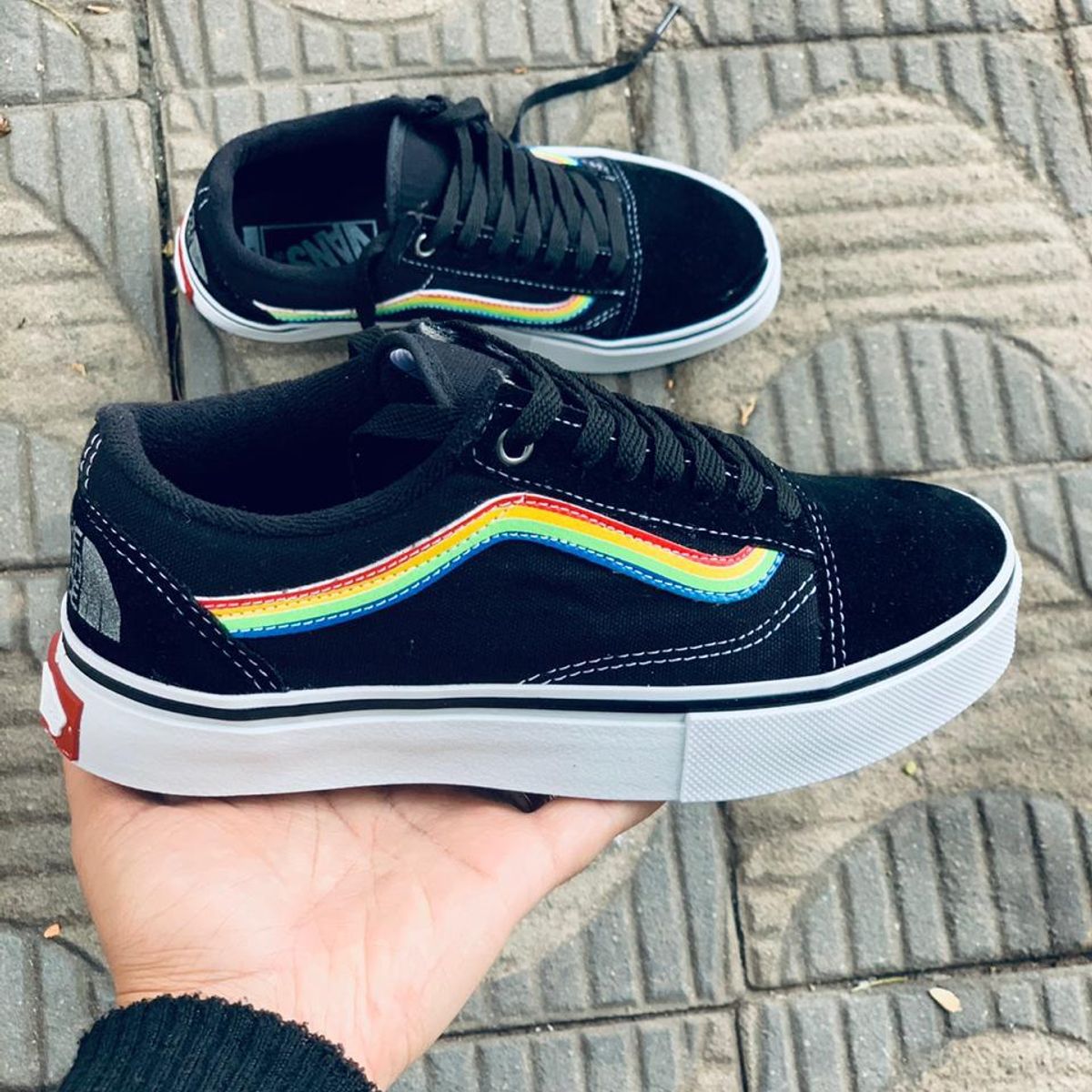 vans preto com listra