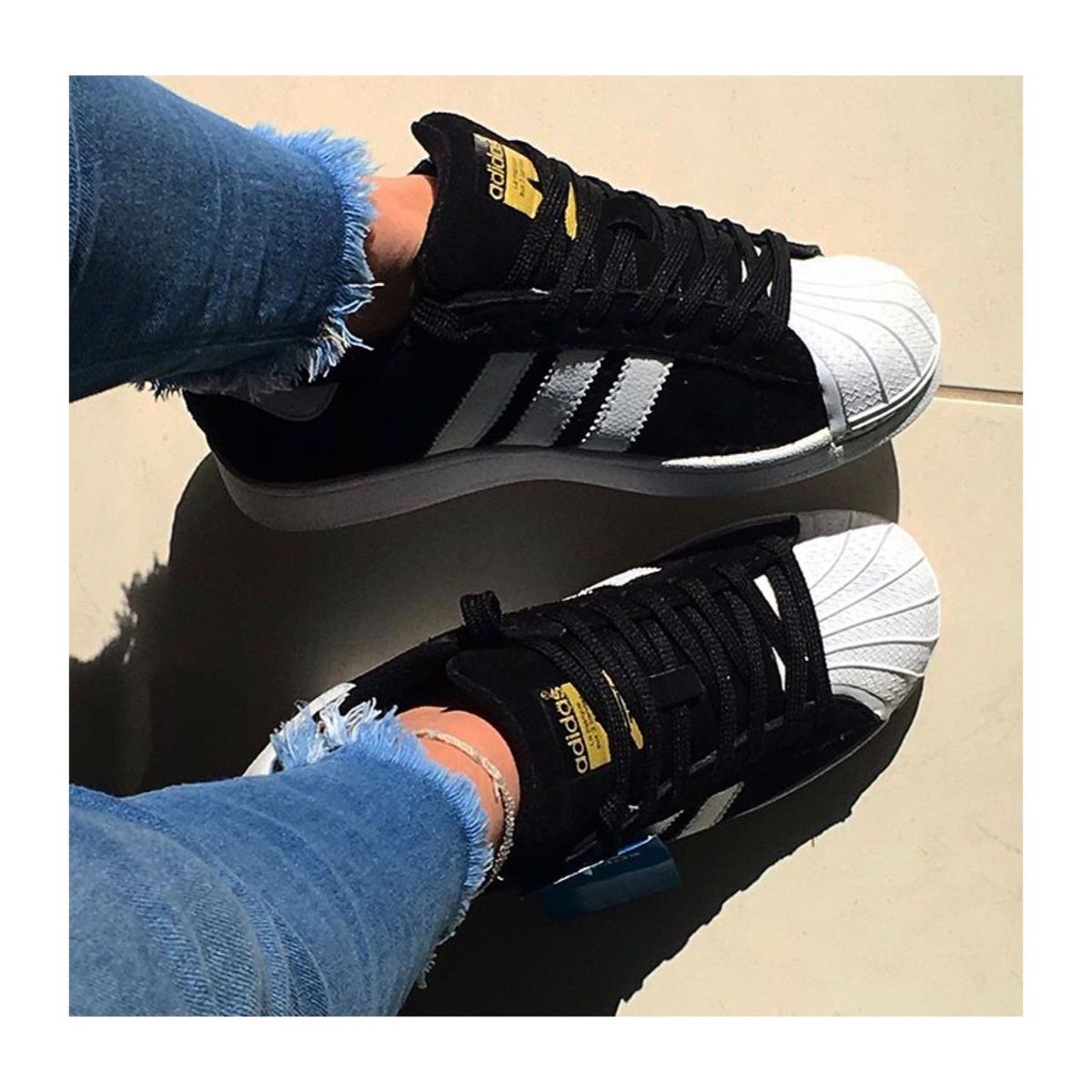 Adidas superstar preto e best sale branco camurça