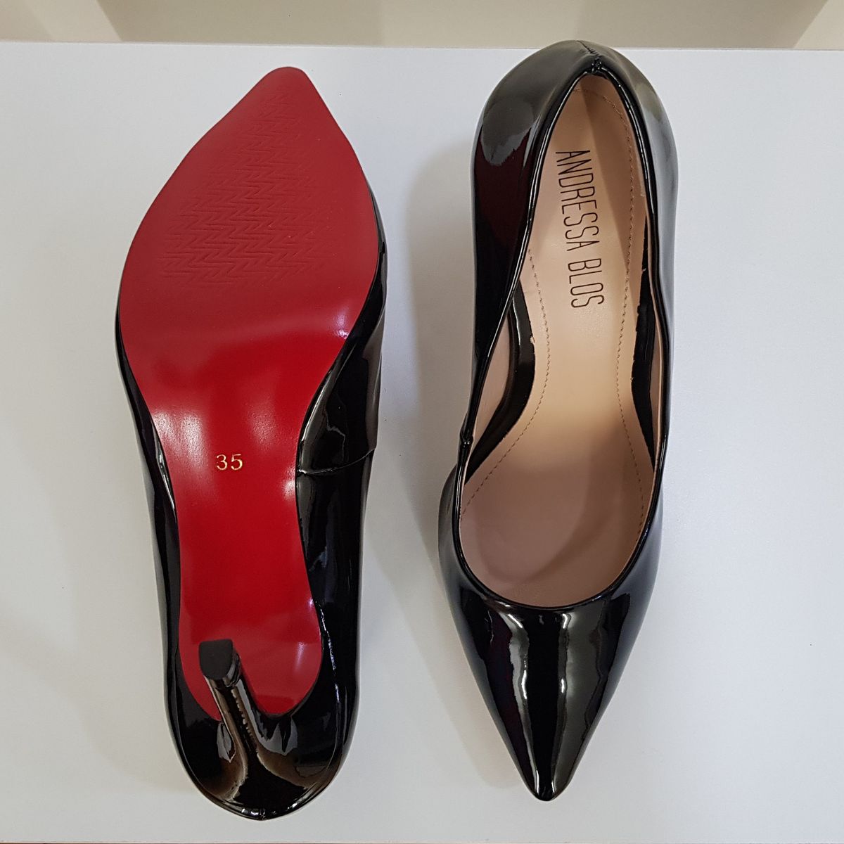 Sapato scarpin best sale preto solado vermelho