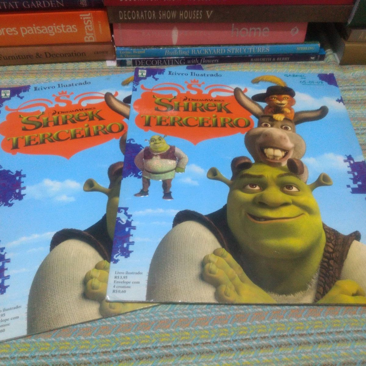 2 Livros Ilustrados Shrek Terceiro (Álbum) | Usado 95386792 | enjoei