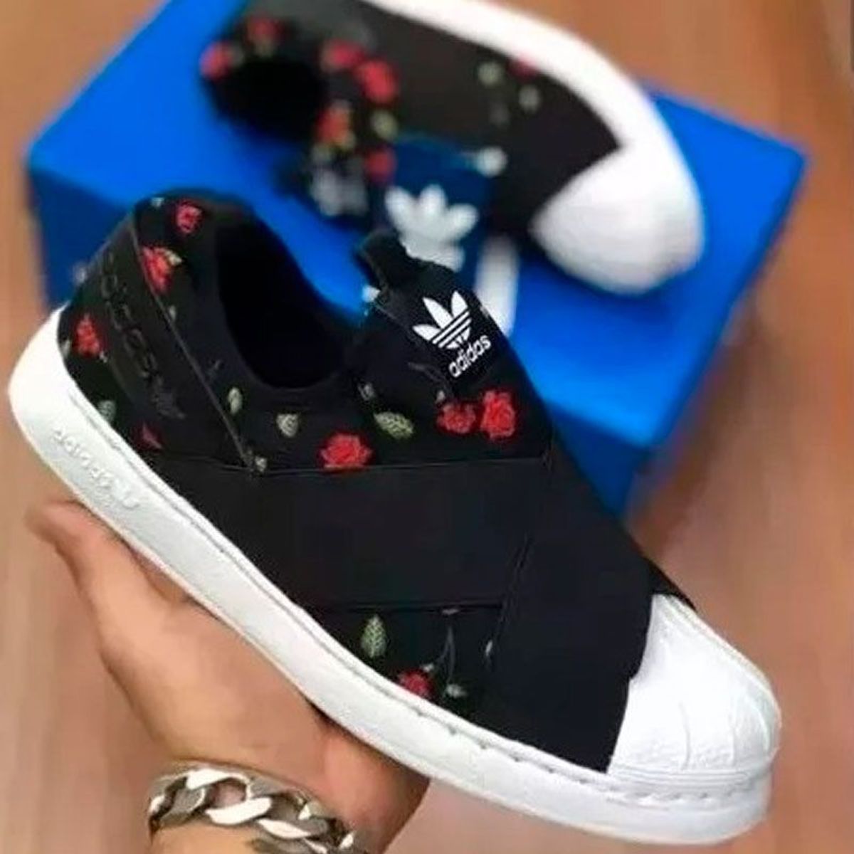 tenis adidas slip on floral