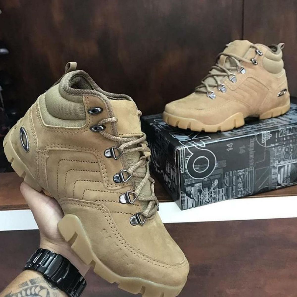 bota couro oakley beckon areia