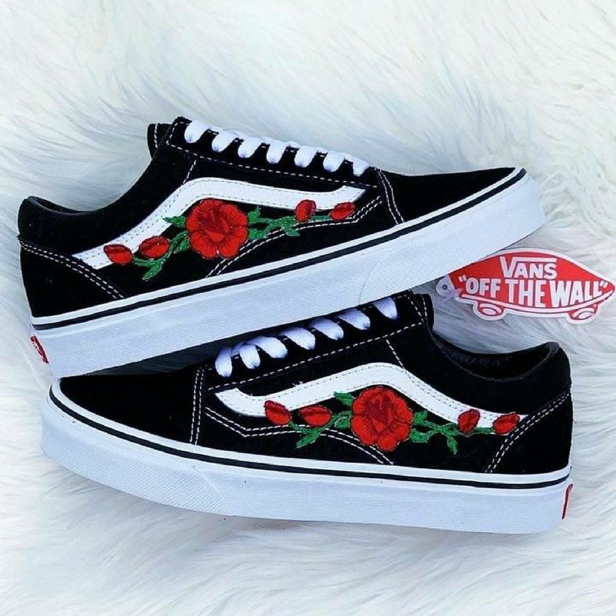 Vans preto com cheap rosas vermelhas