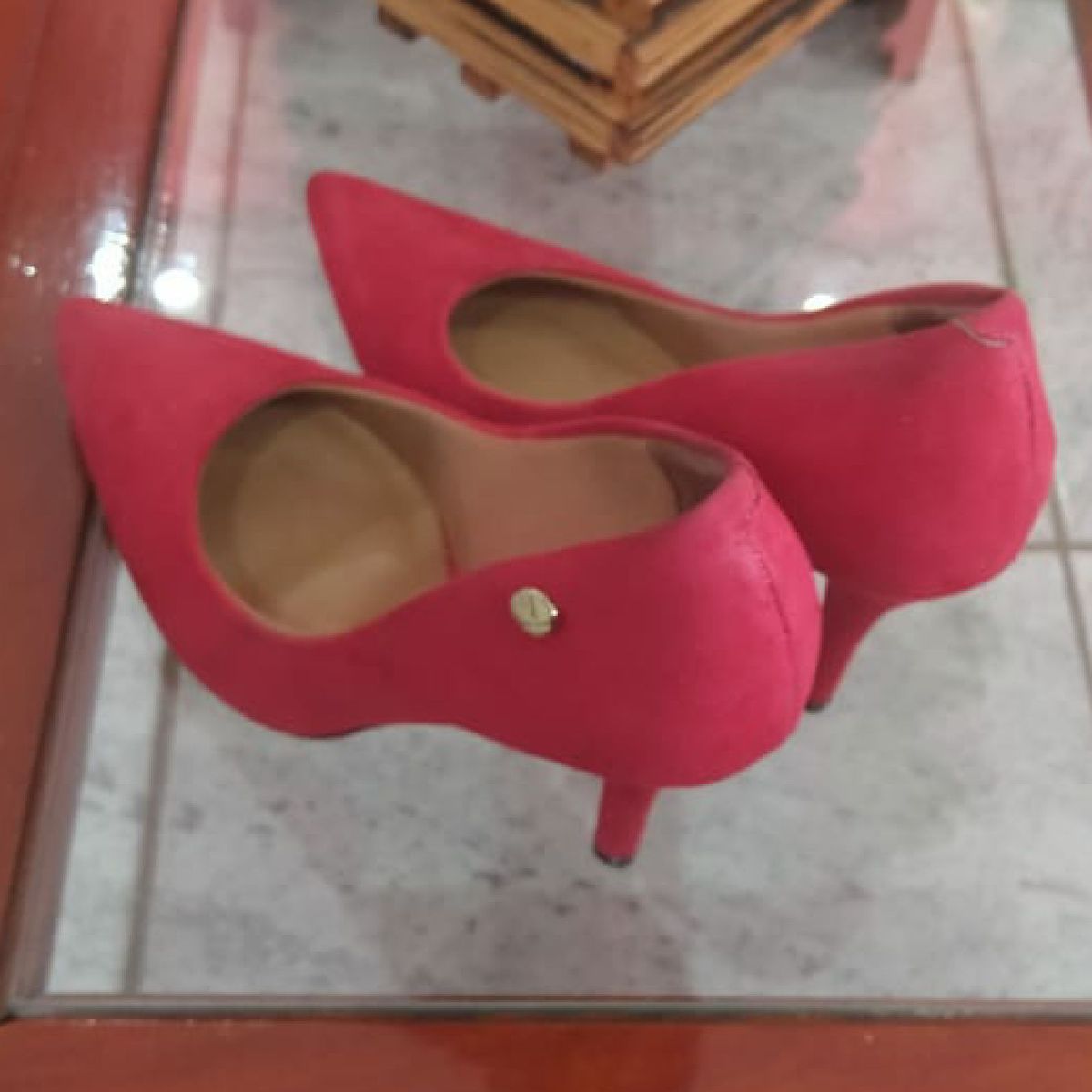 scarpin vizzano vermelho camurça