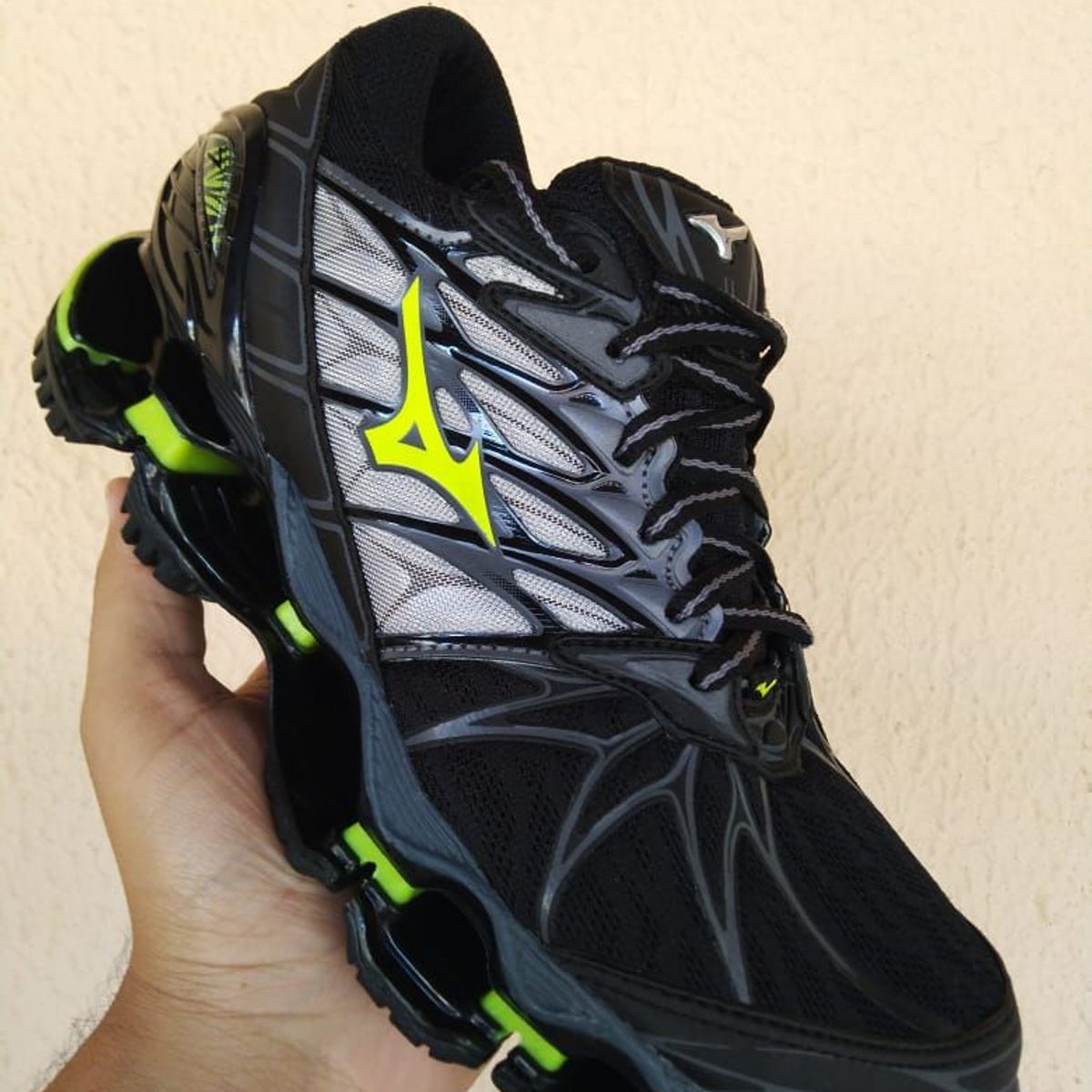 mizuno prophecy 7 preto e amarelo