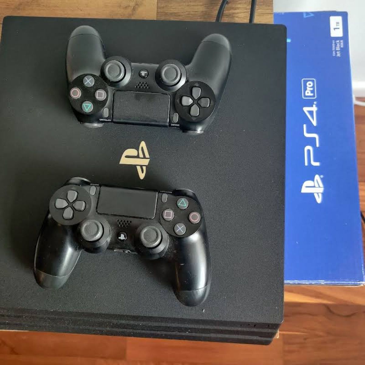 Ps4 Pro Semi novo com 2 Controles e 3 Jogos. Console de Videogame Ps4 Sony Usado 69852409 enjoei