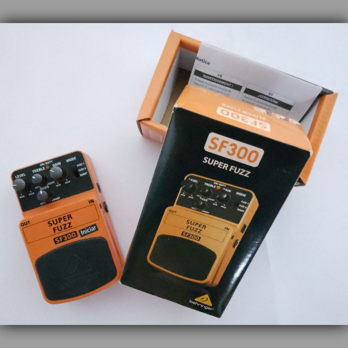 Pedal Super Fuzz Behringer (Sf300) para Baixo, Guitarra e Teclado